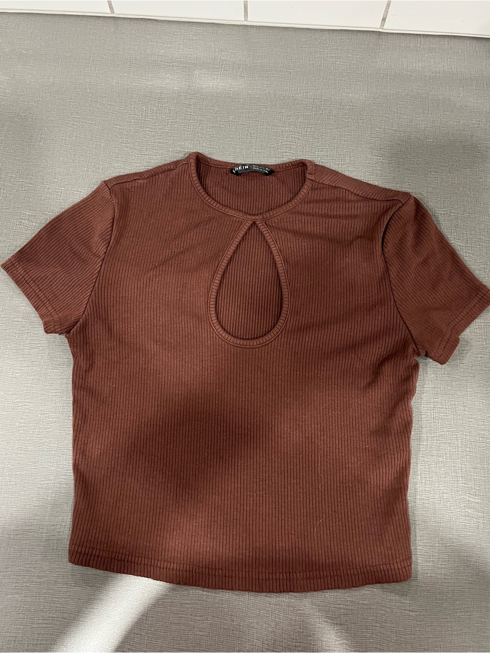 SHEIN Brown Ribbed Keyhole Crop Tee